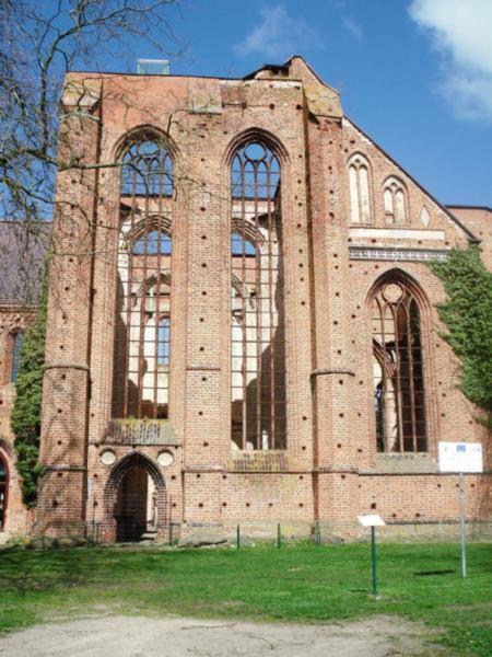 Ferienhaus Paul Am Klostersee, Urlaub Mit HundDargun エクステリア 写真